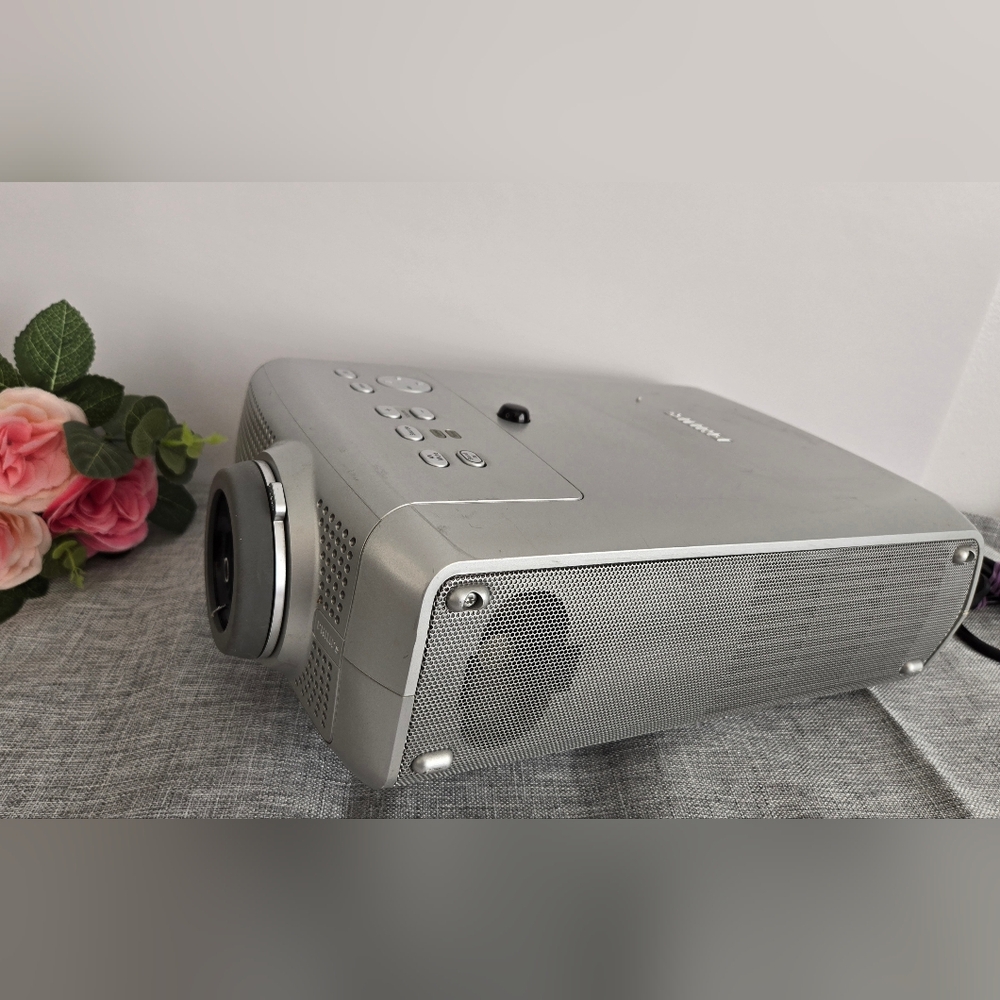 PHILIPS BSURE XG2‎ Brilliance Projector, Model LC3146 , Working